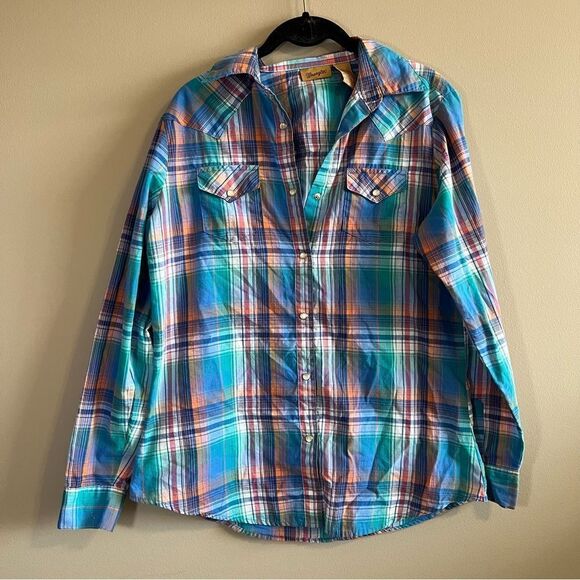 ✨ Wrangler Women’s Blue Multicolor Plaid Pearl Snap Button Down Shirt Medium - Picture 1 of 10